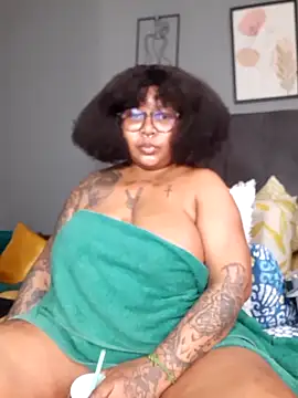 Snapshot of PearlSexxy69 chatting on October 2025 09:22:01 AM PearlSexxy69 online show from October 2025 09:22:01 AM