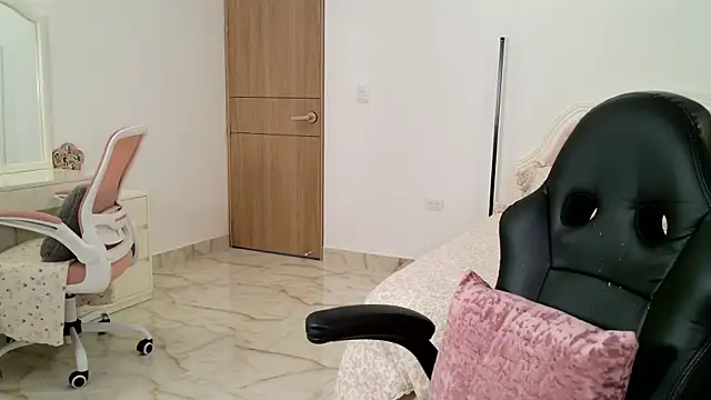 Snapshot of Sensualtease chatting on June 2026 09:03:01 PM Sensualtease online show from June 2026 09:03:01 PM