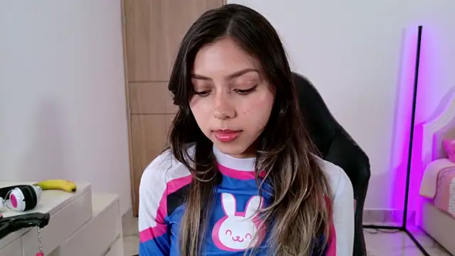 Sensualtease online show from November 2025 12:00:01 AM