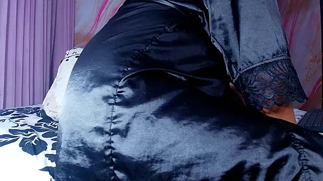 sofi decker online show from April 2026 03:30:02 AM