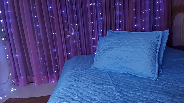 sofi decker online show from April 2026 03:57:01 AM