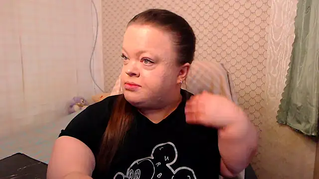Snapshot of Janiffer_MiMi chatting on June 2026 04:19:02 PM Janiffer MiMi online show from June 2026 04:19:02 PM