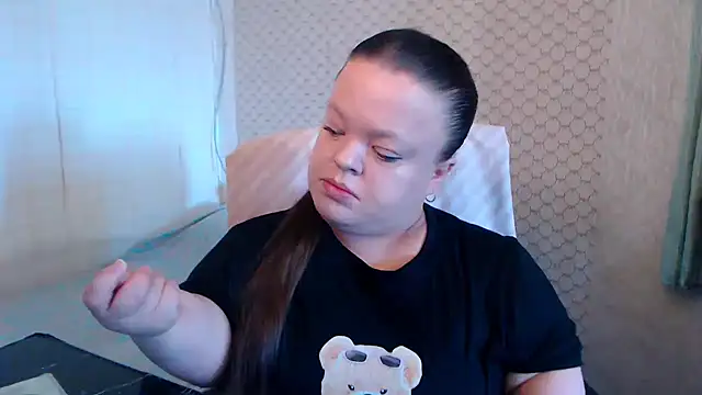 Snapshot of Janiffer_MiMi chatting on June 2026 02:22:02 PM Janiffer MiMi online show from June 2026 02:22:02 PM