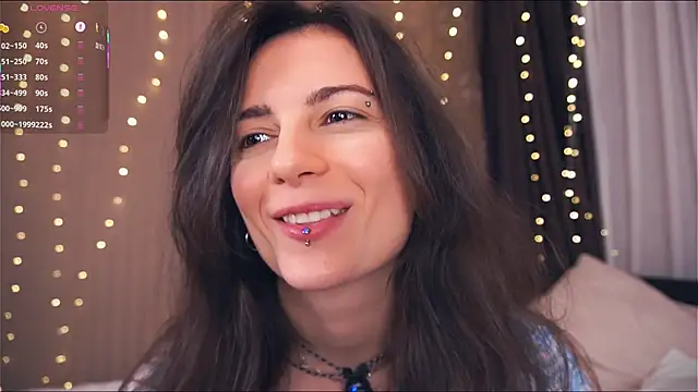 Holla Molly online show from January 2026 05:22:02 AM