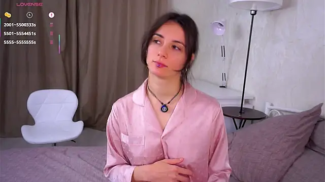 Holla Molly online show from December 2025 05:20:02 AM