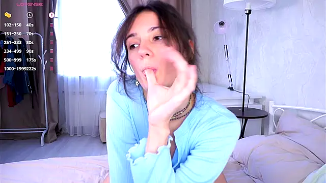 Holla Molly online show from October 2025 05:52:01 AM
