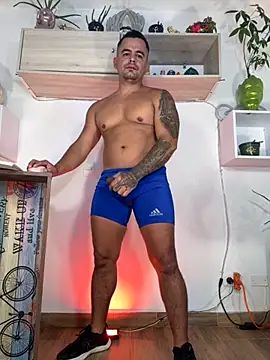 Snapshot of Ricardo_1998 chatting on October 2025 12:45:02 AM Ricardo 1998 online show from October 2025 12:45:02 AM