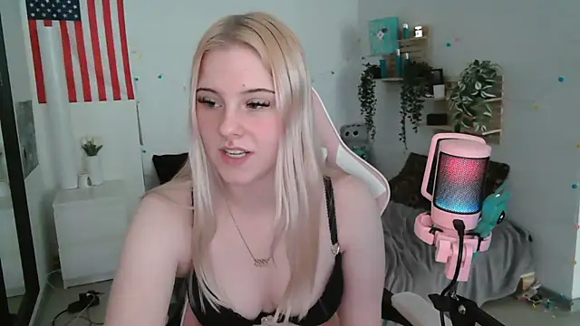 Blueeyezz0 online show from April 2026 10:44:01 AM