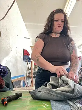 Snapshot of 1-800-FUCKYOU chatting on April 2026 06:05:02 PM 1-800-FUCKYOU online show from April 2026 06:05:02 PM