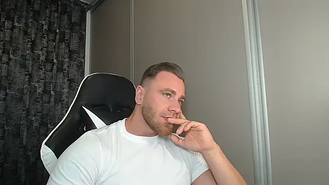 Snapshot of Thori92 chatting on July 2026 04:14:01 PM Thori92 online show from July 2026 04:14:01 PM