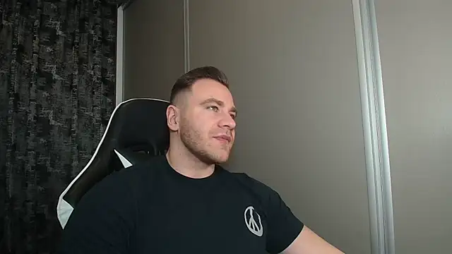 Snapshot of Thori92 chatting on February 2026 05:57:02 PM Thori92 online show from February 2026 05:57:02 PM