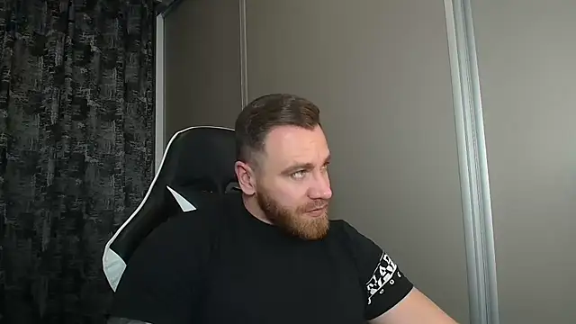 Snapshot of Thori92 chatting on February 2026 05:43:01 PM Thori92 online show from February 2026 05:43:01 PM