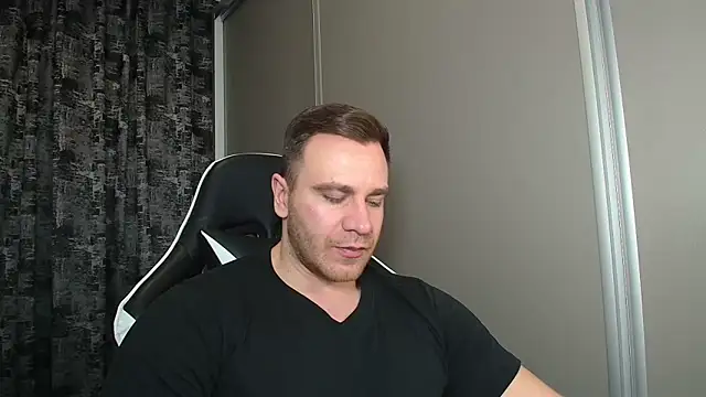 Snapshot of Thori92 chatting on February 2026 05:13:02 PM Thori92 online show from February 2026 05:13:02 PM