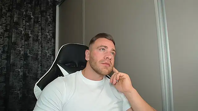 Snapshot of Thori92 chatting on July 2026 07:44:02 PM Thori92 online show from July 2026 07:44:02 PM