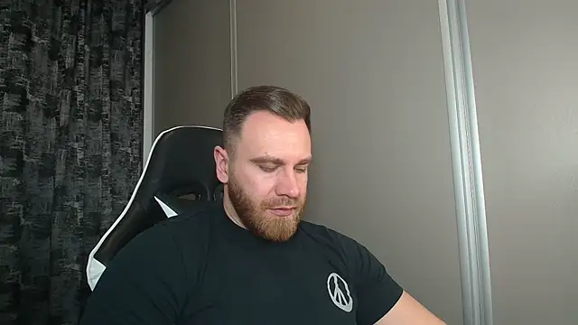 Snapshot of Thori92 chatting on February 2026 06:37:02 PM Thori92 online show from February 2026 06:37:02 PM