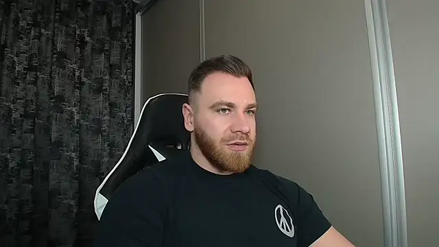 Snapshot of Thori92 chatting on February 2026 01:43:02 PM Thori92 online show from February 2026 01:43:02 PM