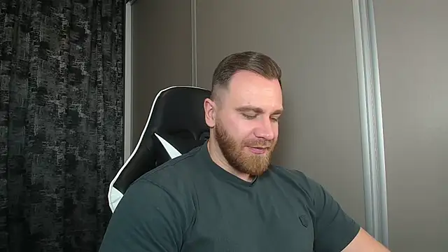 Snapshot of Thori92 chatting on February 2026 05:33:02 PM Thori92 online show from February 2026 05:33:02 PM