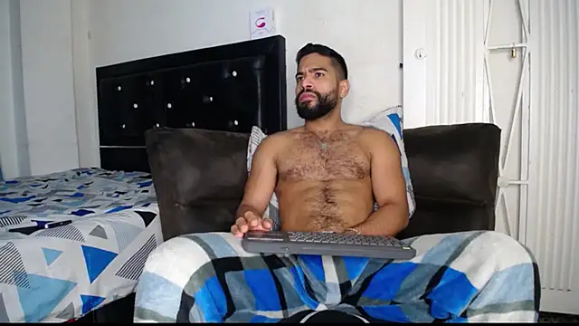 Snapshot of sweatyhairypig23 chatting on March 2025 01:43:01 AM sweatyhairypig23 online show from March 2025 01:43:01 AM