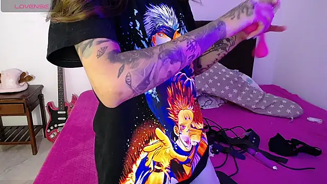 I am kim online show from October 2025 01:46:02 AM