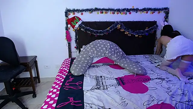 I am kim online show from November 2025 12:55:01 AM