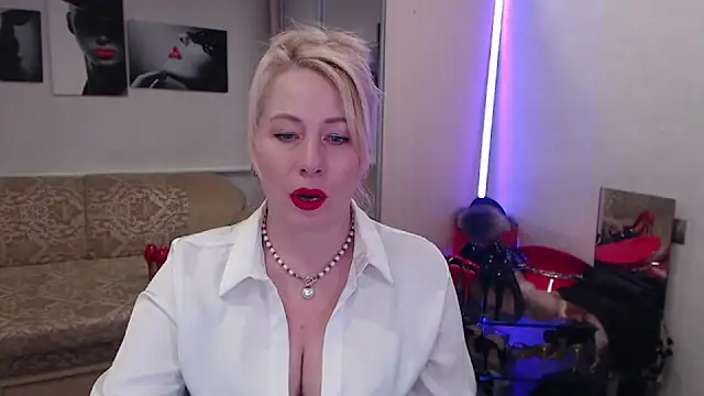 MistressMilfa online show from February 2026 04:41:01 PM