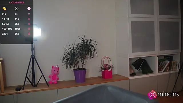 melanielwithu online show from April 2026 07:32:01 PM