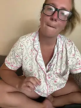 Lizzyloo online show from June 2026 05:12:02 PM