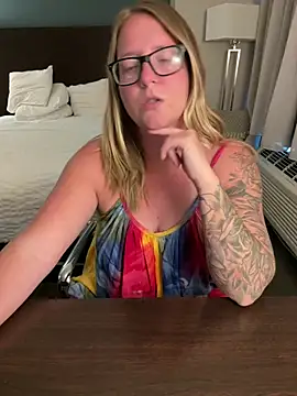 Lizzyloo online show from March 2026 10:26:01 PM