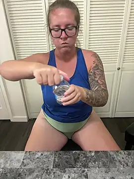 Lizzyloo online show from March 2026 05:25:01 PM