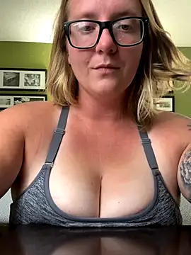Lizzyloo online show from September 2025 11:03:01 PM