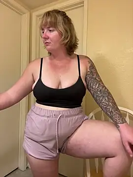 Lizzyloo online show from February 2025 06:09:01 PM