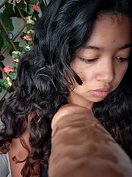 Peach Girll online show from November 2025 12:09:02 PM