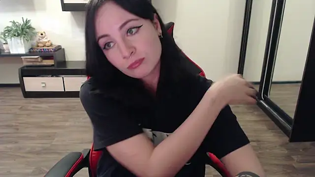 Laralianna online show from September 2025 12:44:02 PM