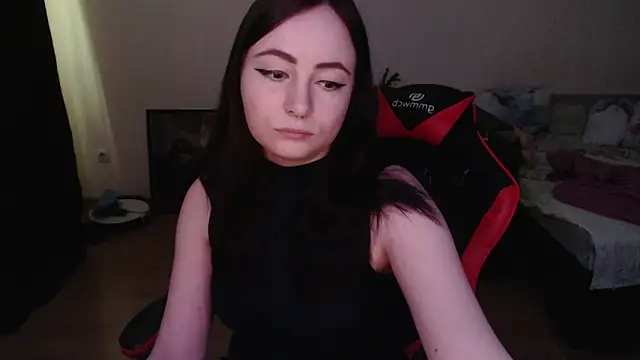 Laralianna online show from March 2026 01:53:01 PM