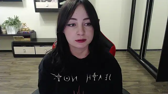 Laralianna online show from October 2025 05:47:02 PM