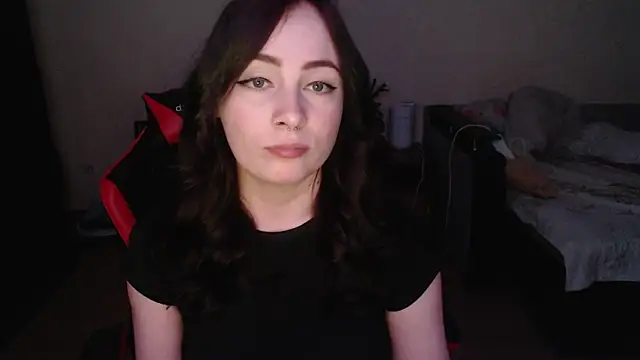 Laralianna online show from March 2026 06:53:01 PM