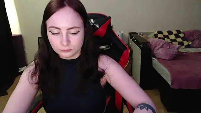 Laralianna online show from April 2026 10:52:01 AM