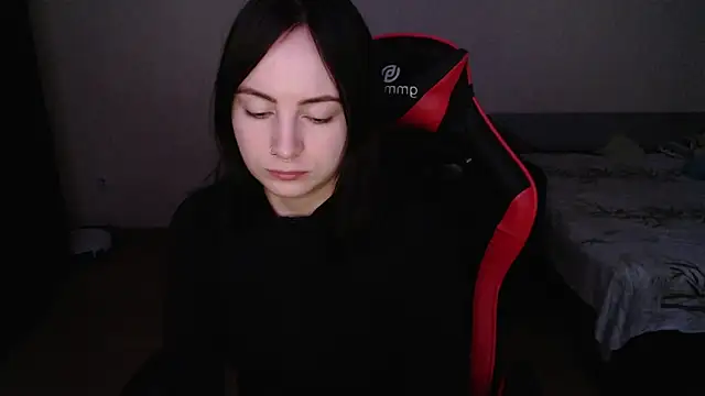 Laralianna online show from November 2025 06:55:01 PM