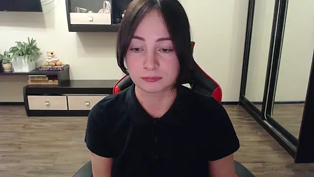 Laralianna online show from October 2025 02:18:02 PM