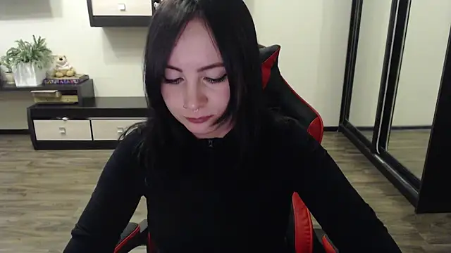 Laralianna online show from September 2025 01:50:01 PM