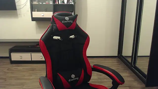 Laralianna online show from March 2025 05:16:02 PM