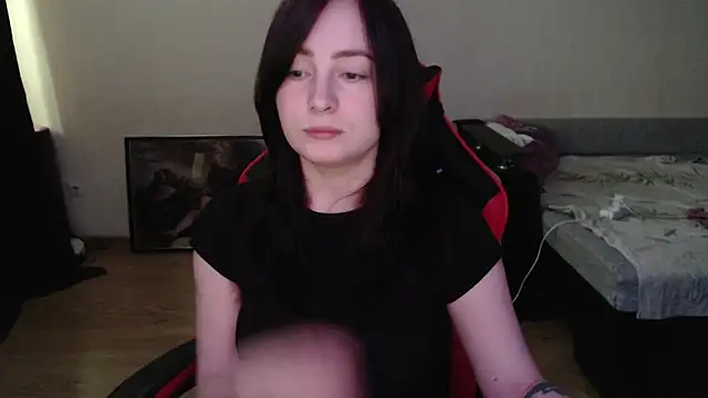 Laralianna online show from April 2026 01:02:02 PM