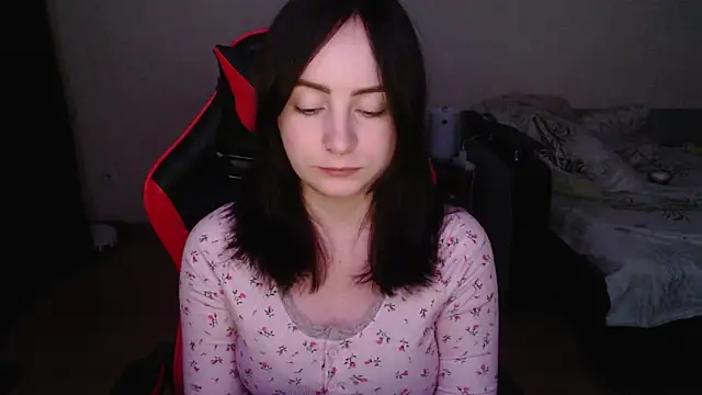 Laralianna online show from November 2025 05:51:02 PM