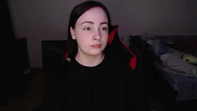 Laralianna online show from April 2026 06:11:01 PM