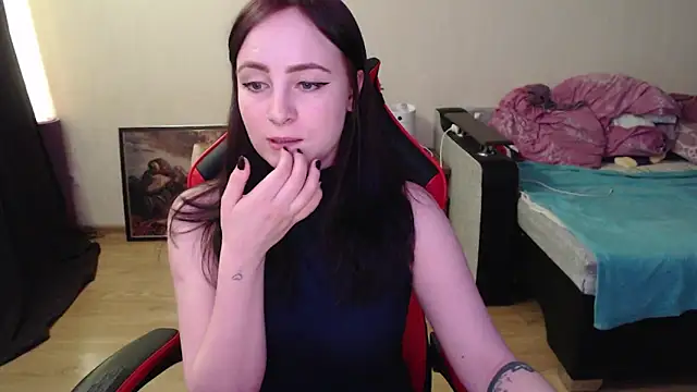 Laralianna online show from April 2026 01:49:01 PM