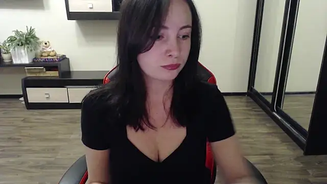 Laralianna online show from October 2025 12:30:02 PM