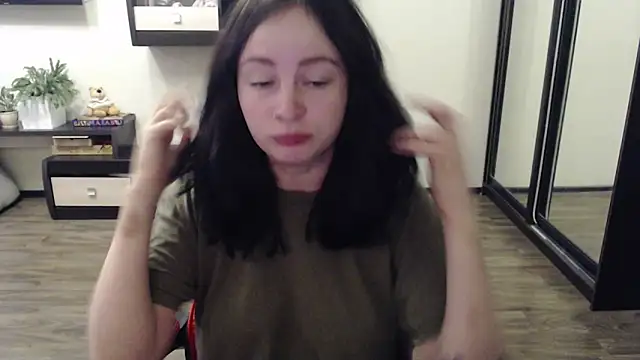 Laralianna online show from October 2025 09:54:01 AM