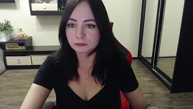 Laralianna online show from October 2025 05:03:02 PM