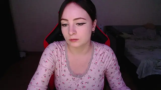 Laralianna online show from November 2025 04:12:01 PM