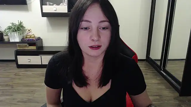 Laralianna online show from October 2025 11:56:01 AM